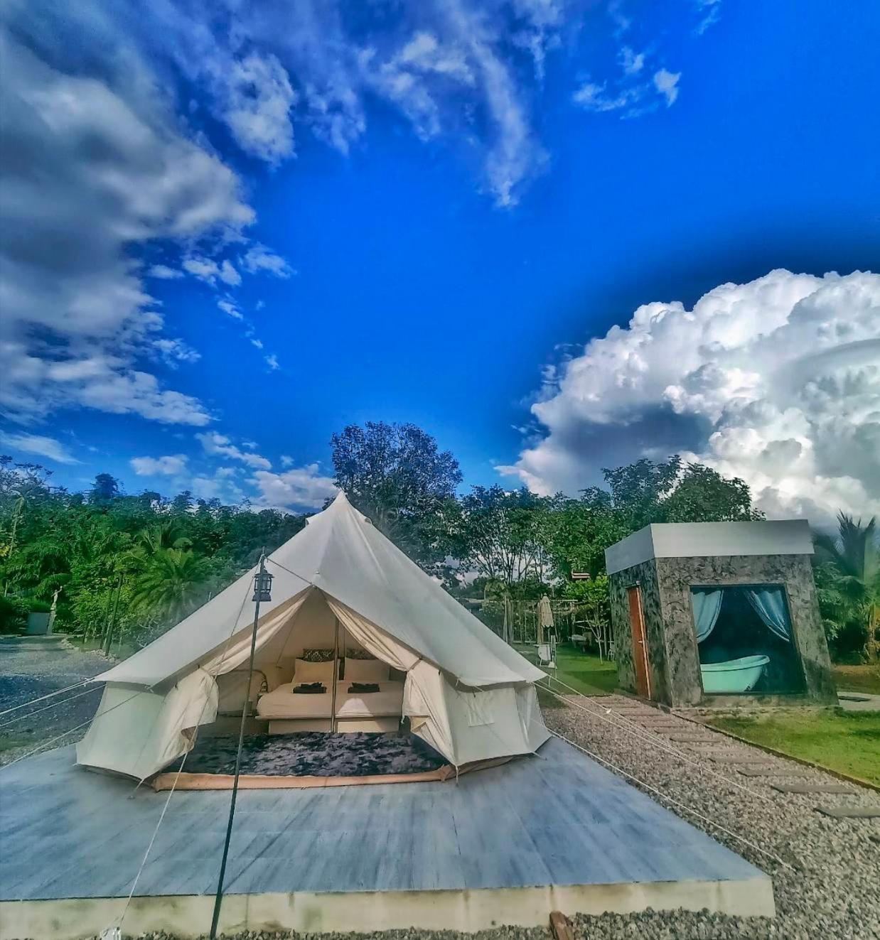 The Wes Village, Incl Free Breakfast & 100 Thb Food Gift 치앙다오 외부 사진
