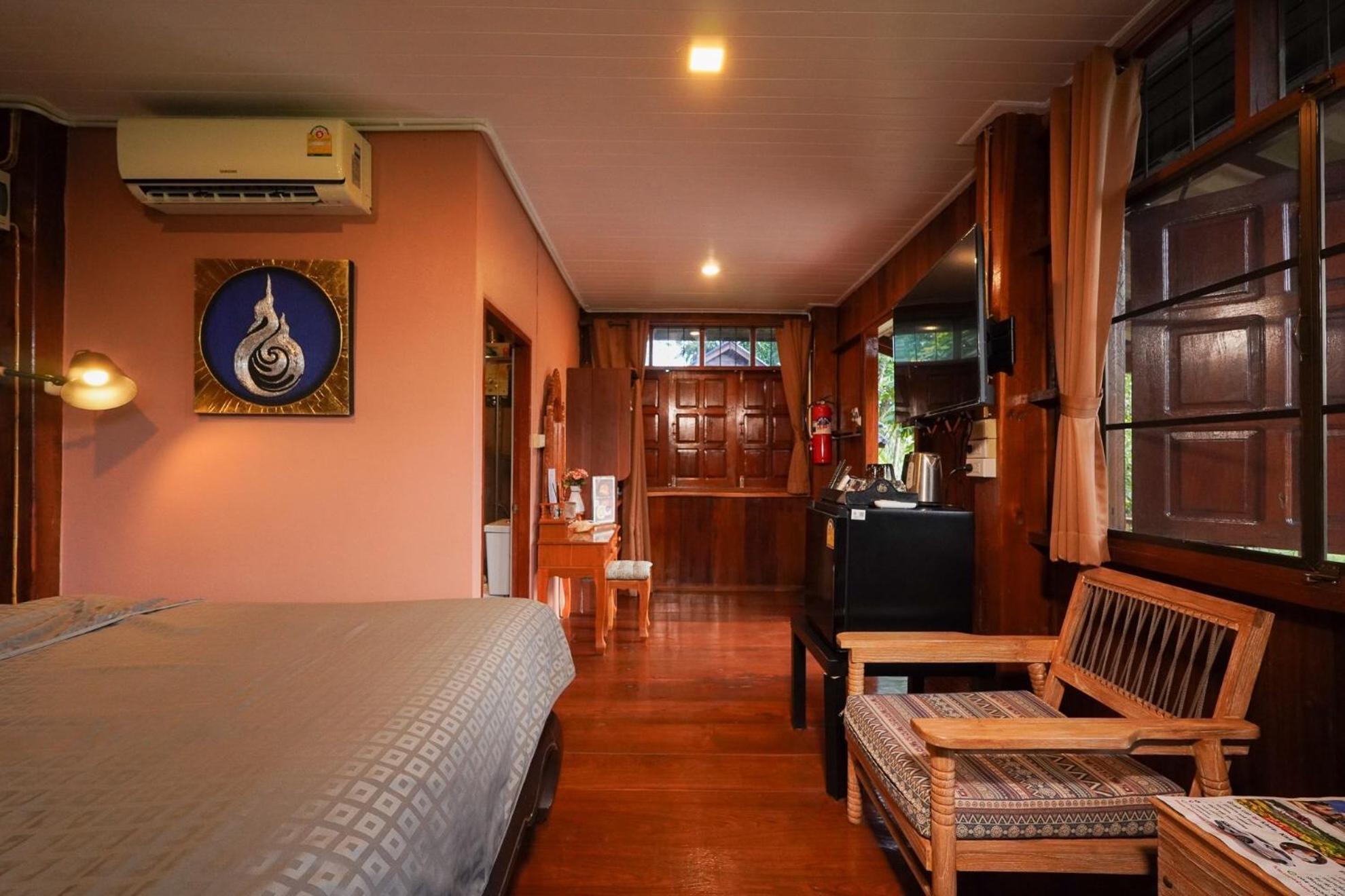 The Wes Village, Incl Free Breakfast & 100 Thb Food Gift 치앙다오 외부 사진